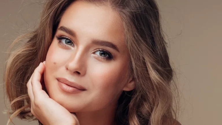 Aprenda como afinar o nariz com maquiagem em minutos