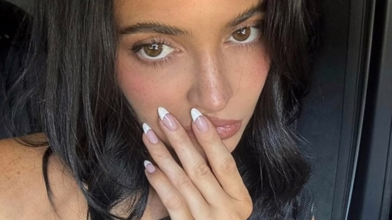 Francesinha profunda volta à moda com releitura moderna usada por Kylie Jenner