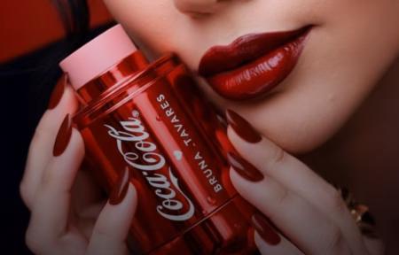 Coca-Cola e Bruna Tavares anunciam collab inédita com 15 produtos