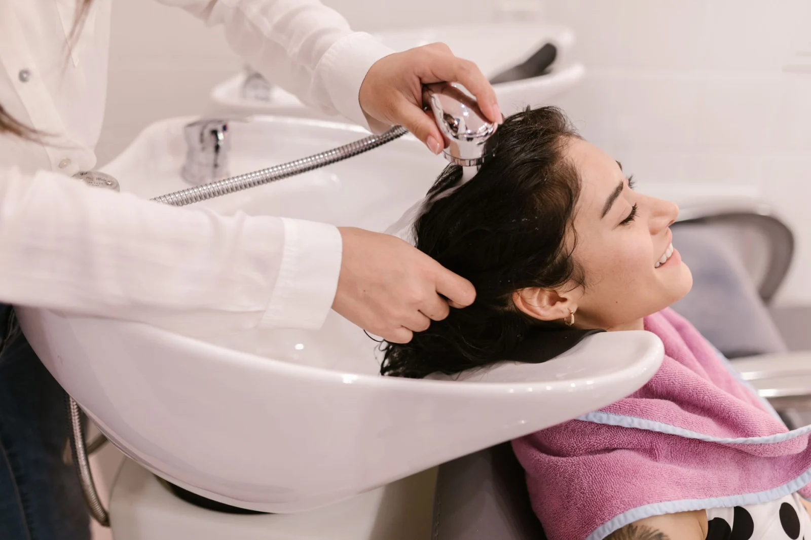 Como escolher a máscara de hidratação capilar ideal sem complicar sua rotina diária de beleza