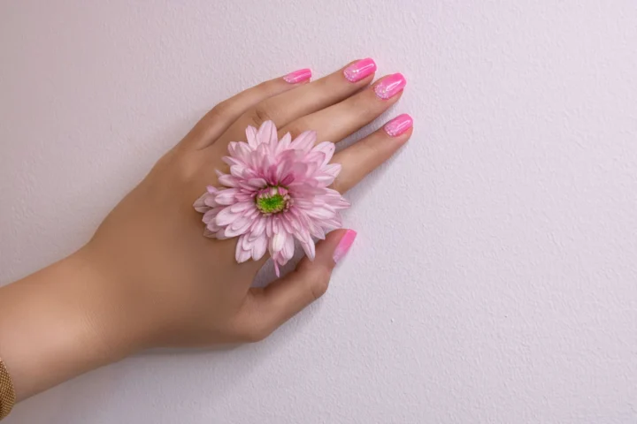 Como escolher acetona ideal para suas unhas sem complicar a rotina de beleza e cuidados diários