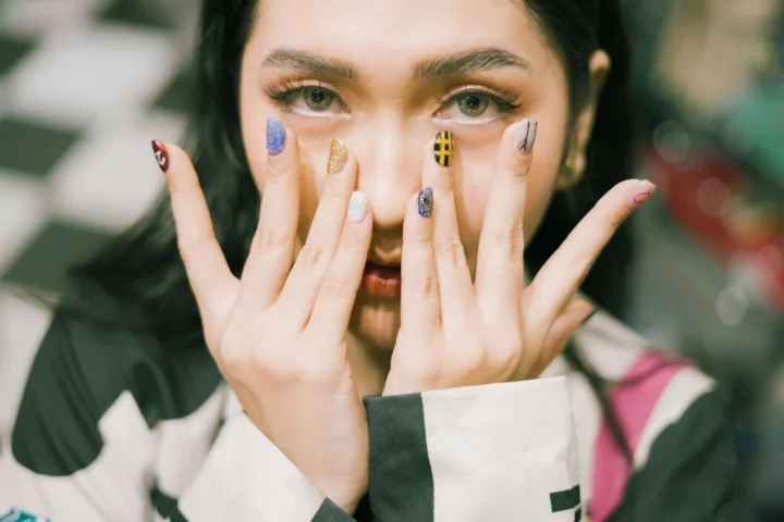 Como escolher esmalte em gel sem complicar a rotina de beleza e manter unhas práticas