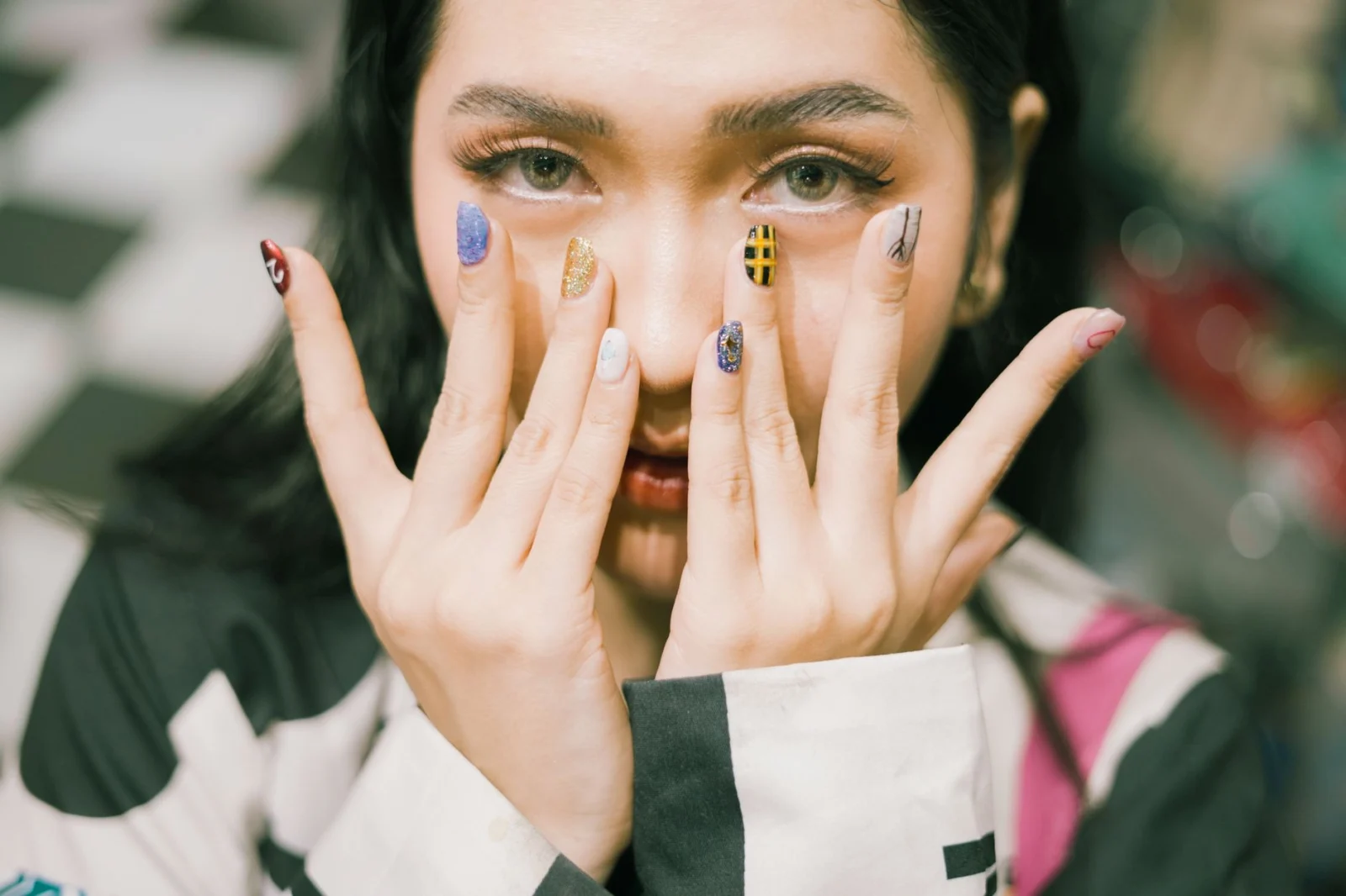 Como escolher esmalte em gel sem complicar a rotina de beleza e manter unhas práticas