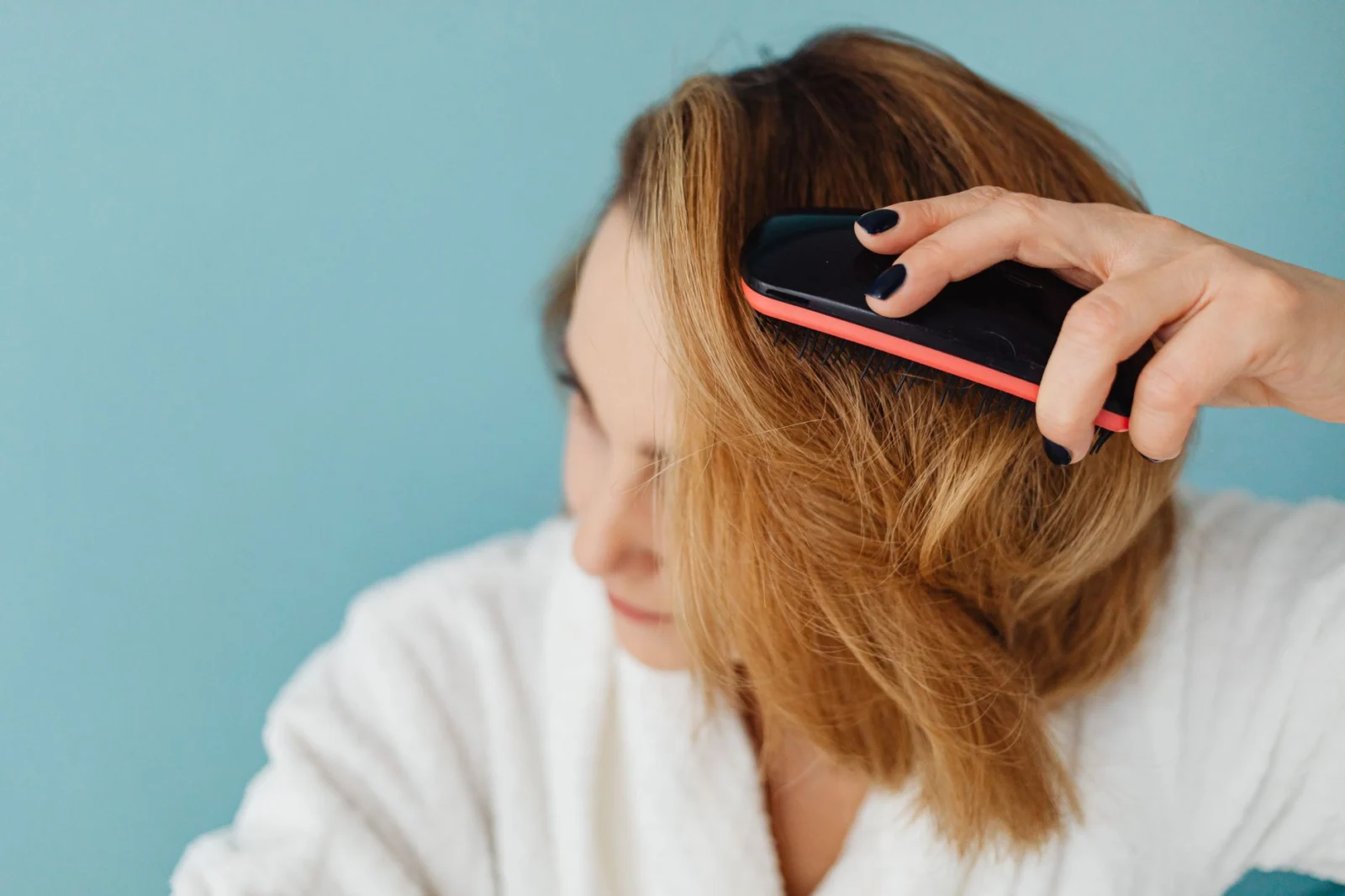 Como escolher o ativador de cachos ideal sem complicar sua rotina de beleza