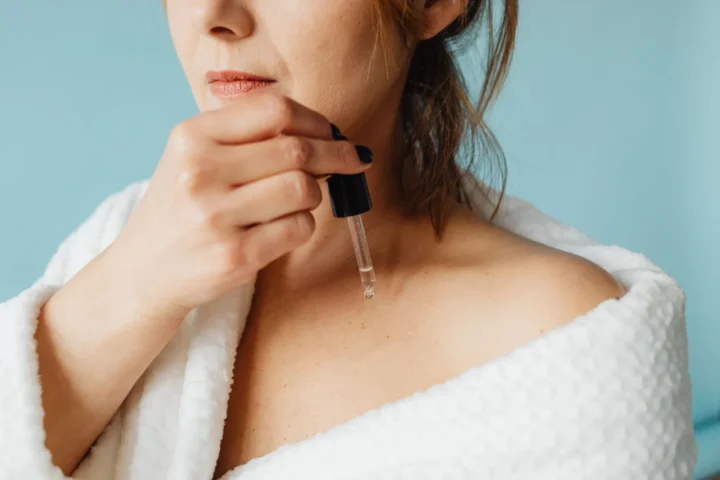 Como escolher o demaquilante bifásico ideal sem complicar sua rotina de beleza