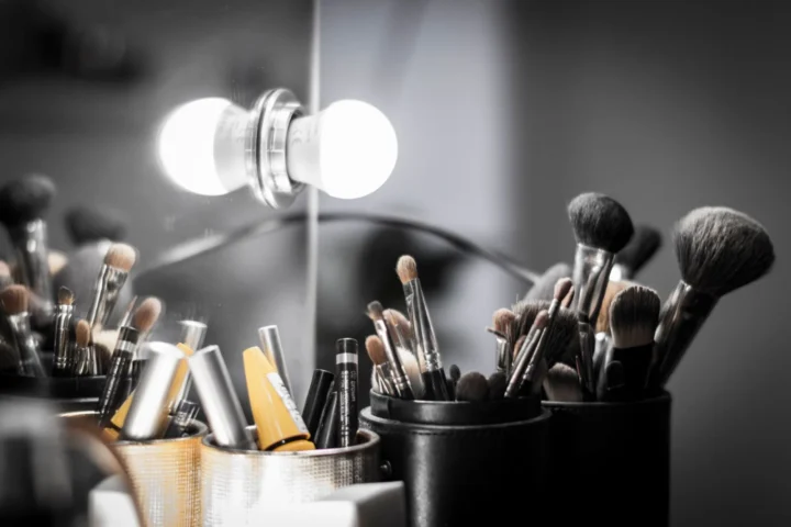 Como escolher o lápis de olho ideal para simplificar sua rotina de beleza diária