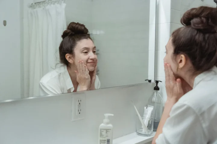 Como escolher o sérum facial ideal sem complicar sua rotina de beleza diária