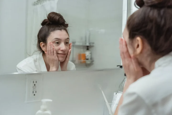 Como escolher sabonete facial sem complicar a rotina e mantendo pele equilibrada todos os dias