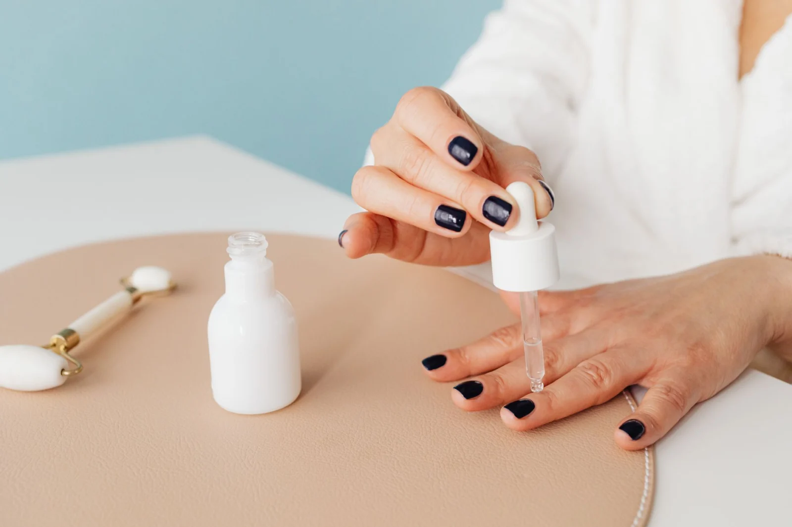 Como escolher uma base niveladora prática para simplificar sua rotina de cuidados das unhas