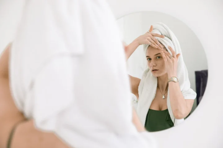 Como manter a higiene dos acessórios de beleza sem comprometer um visual natural e elegante