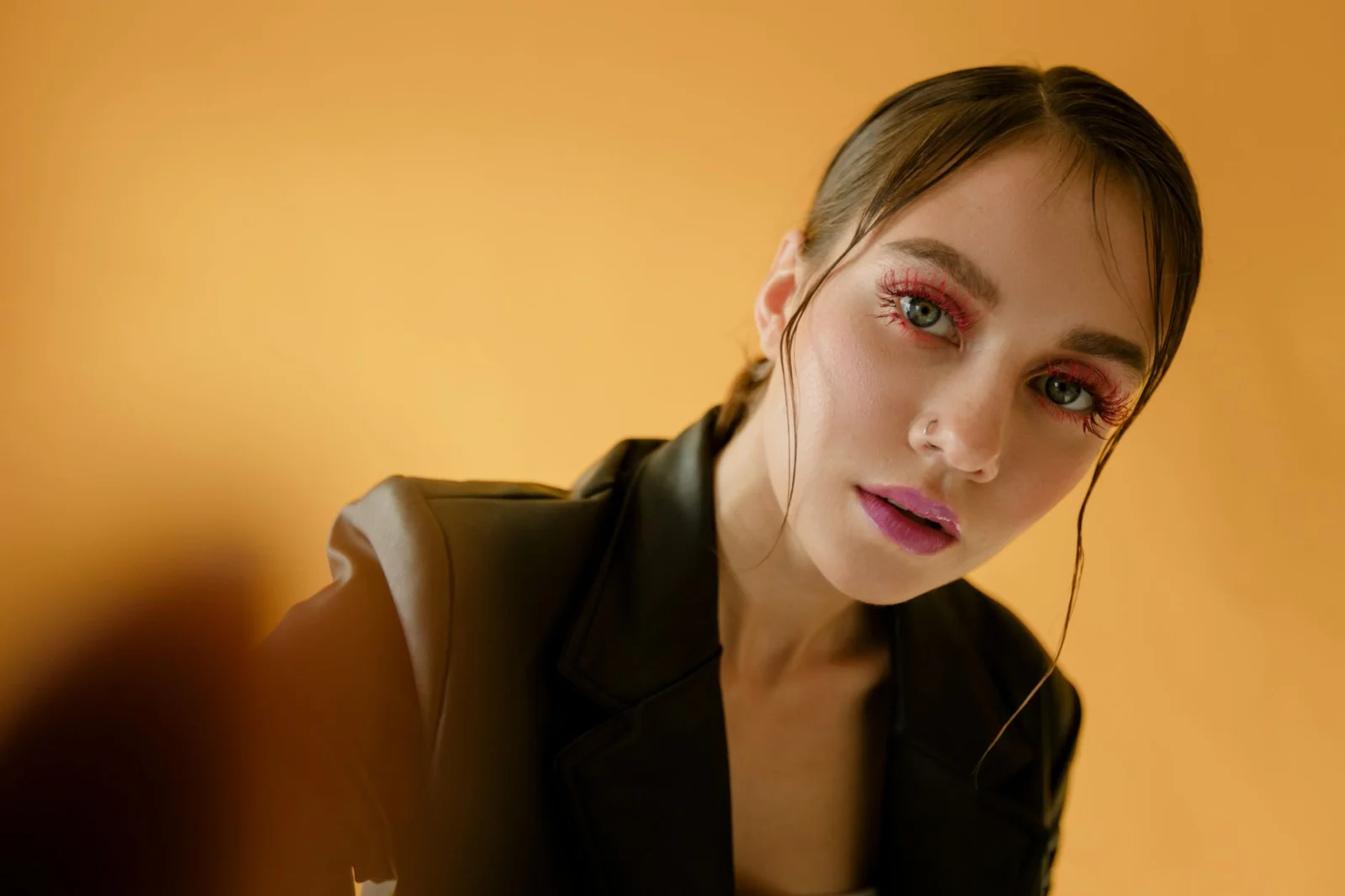 Como montar uma rotina de beleza rápida que mantém aspecto natural e evita visual artificial