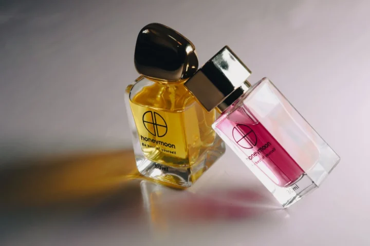 Guia prático para escolher um perfume amadeirado que combine com sua rotina de beleza diária
