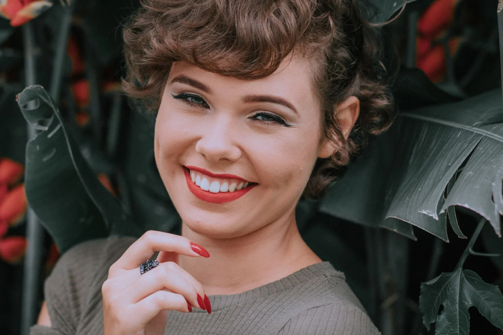 Por que o acabamento cremoso do esmalte não age da mesma forma em todas as unhas